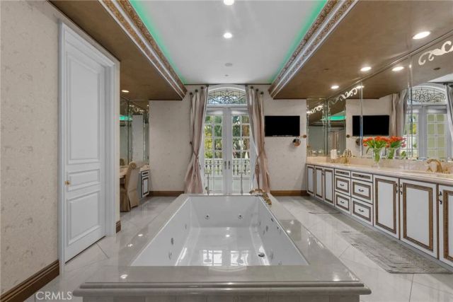 3724 Winford Drive, Tarzana, CA 91356