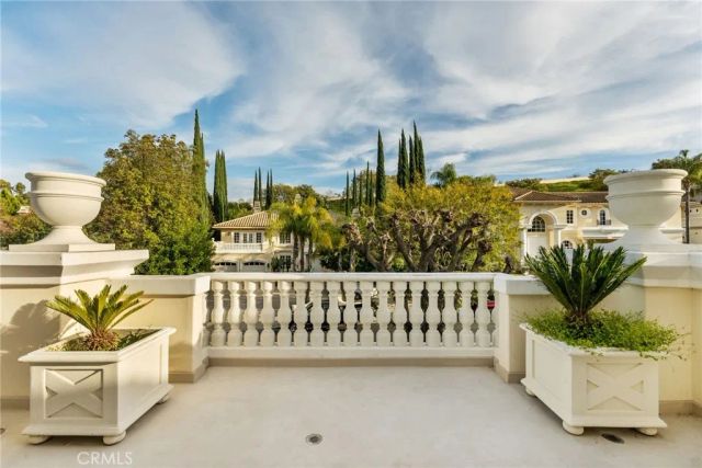 3724 Winford Drive, Tarzana, CA 91356