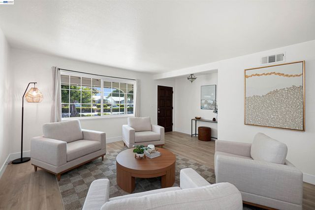 25353 Calaroga Ave, Hayward, CA 94545