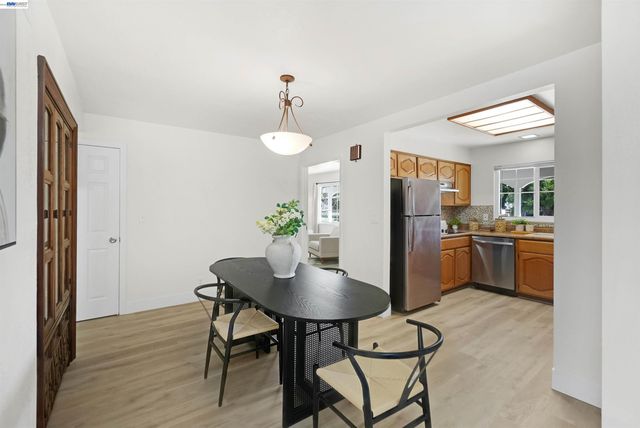 25353 Calaroga Ave, Hayward, CA 94545