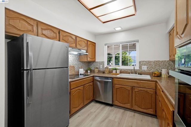 25353 Calaroga Ave, Hayward, CA 94545