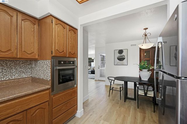 25353 Calaroga Ave, Hayward, CA 94545