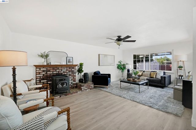 25353 Calaroga Ave, Hayward, CA 94545