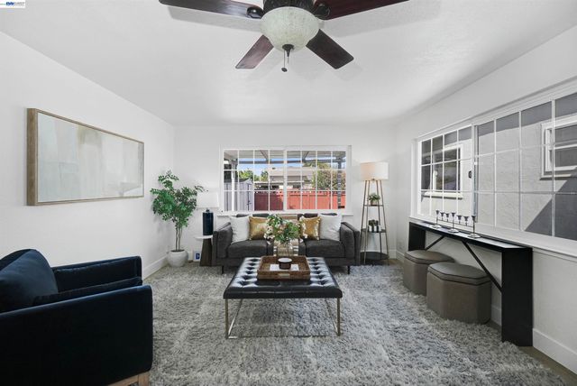 25353 Calaroga Ave, Hayward, CA 94545
