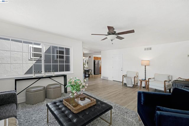 25353 Calaroga Ave, Hayward, CA 94545