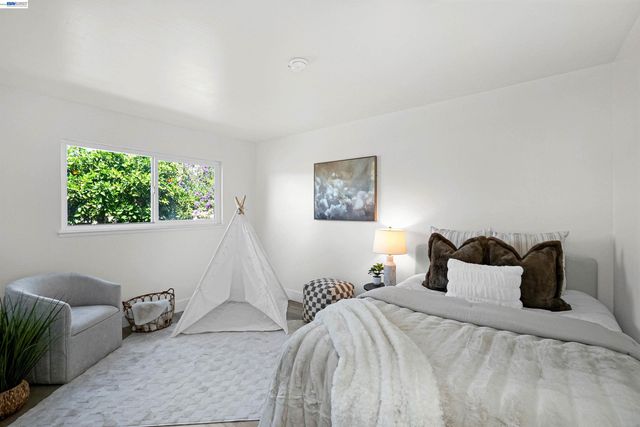 25353 Calaroga Ave, Hayward, CA 94545