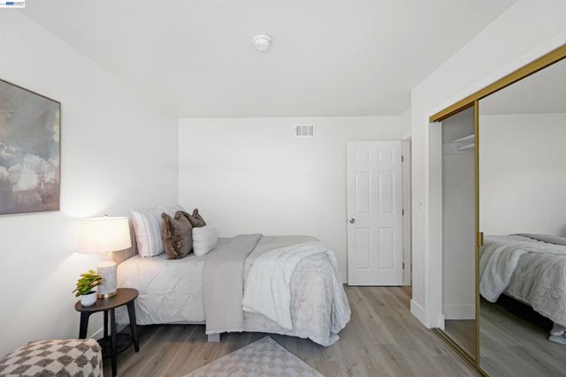 25353 Calaroga Ave, Hayward, CA 94545