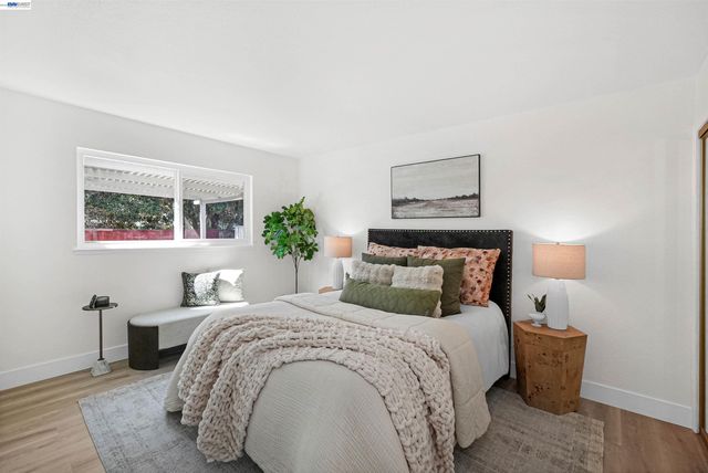 25353 Calaroga Ave, Hayward, CA 94545
