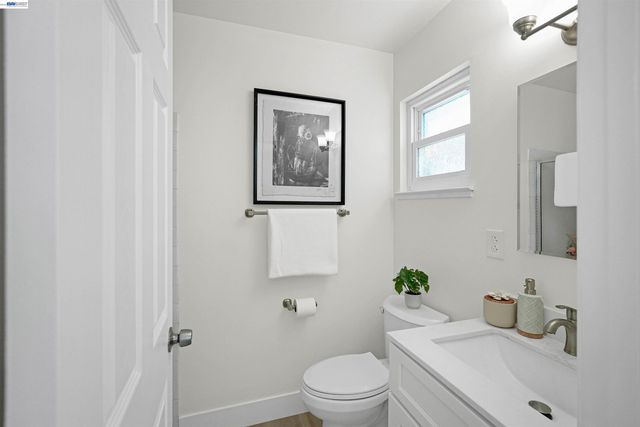25353 Calaroga Ave, Hayward, CA 94545