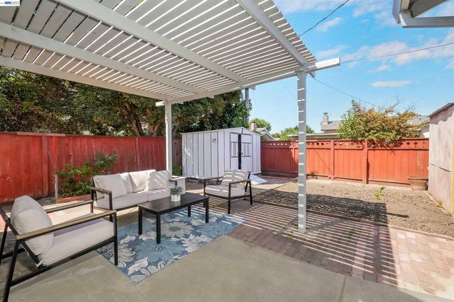 25353 Calaroga Ave, Hayward, CA 94545