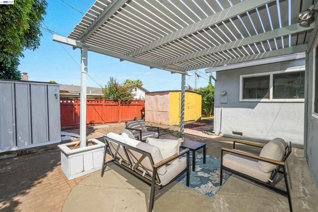 25353 Calaroga Ave, Hayward, CA 94545