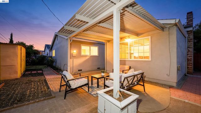 25353 Calaroga Ave, Hayward, CA 94545