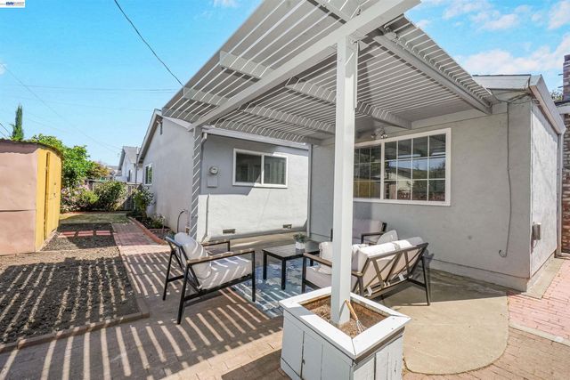 25353 Calaroga Ave, Hayward, CA 94545