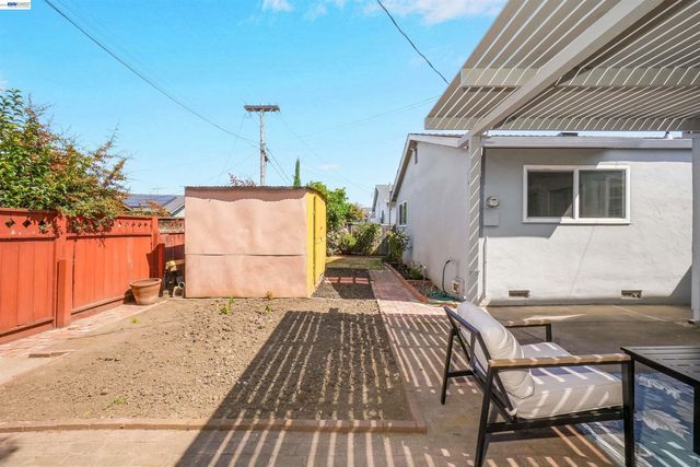 25353 Calaroga Ave, Hayward, CA 94545