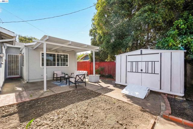 25353 Calaroga Ave, Hayward, CA 94545