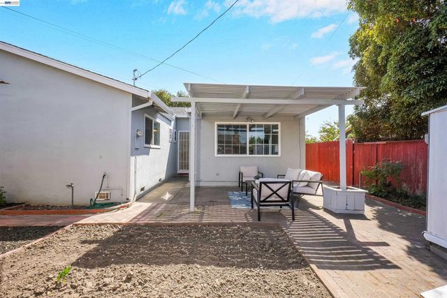25353 Calaroga Ave, Hayward, CA 94545