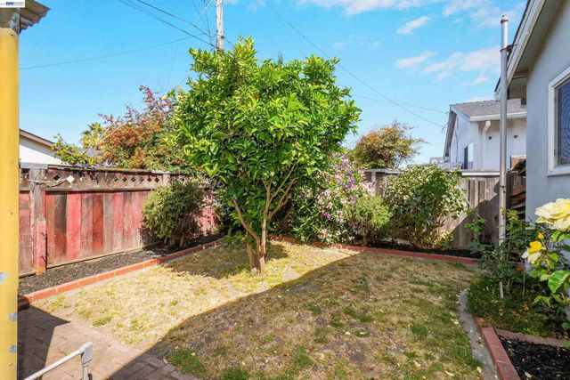 25353 Calaroga Ave, Hayward, CA 94545