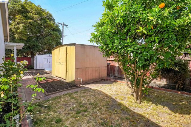 25353 Calaroga Ave, Hayward, CA 94545