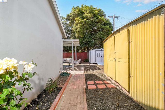 25353 Calaroga Ave, Hayward, CA 94545