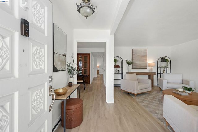 25353 Calaroga Ave, Hayward, CA 94545