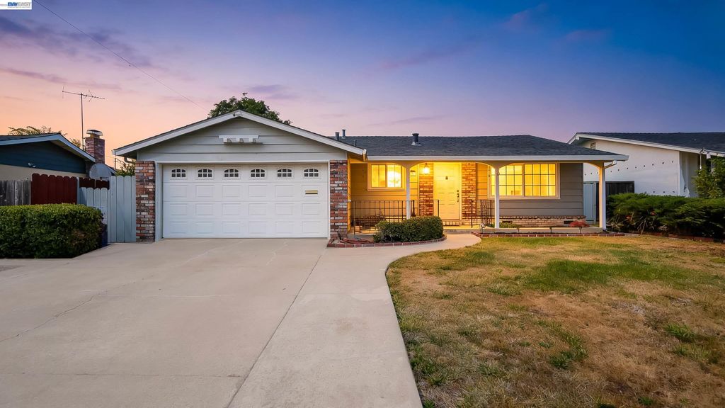 25353 Calaroga Ave, Hayward, CA 94545