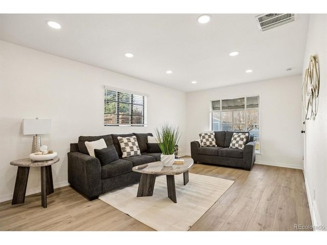 998 Toledo St, Aurora, CO 80011