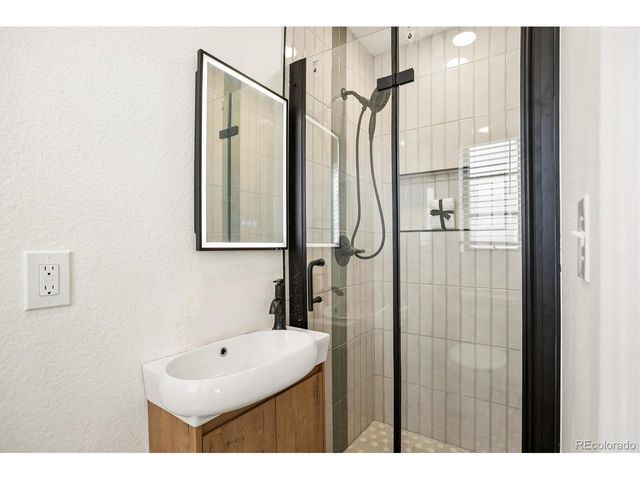 998 Toledo St, Aurora, CO 80011