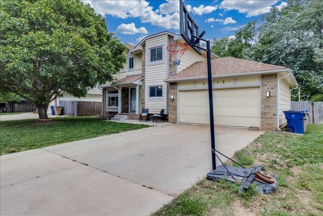 2213 N Fallen Tree Ct, Derby, KS 67037