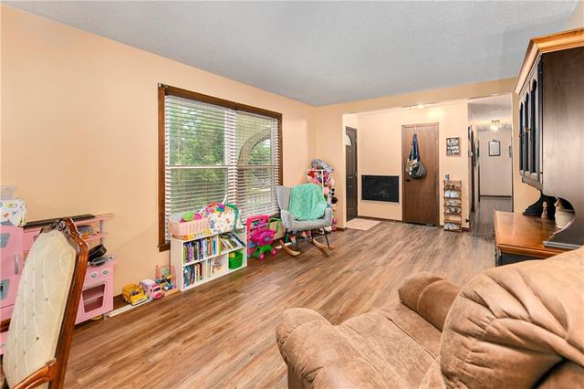 16505 Greenwald Drive, Belton, MO 64012