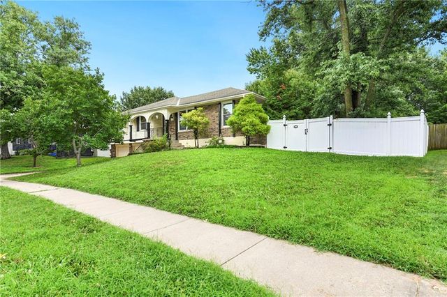 16505 Greenwald Drive, Belton, MO 64012
