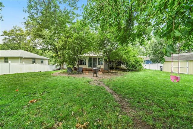 16505 Greenwald Drive, Belton, MO 64012