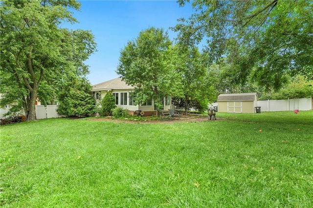 16505 Greenwald Drive, Belton, MO 64012
