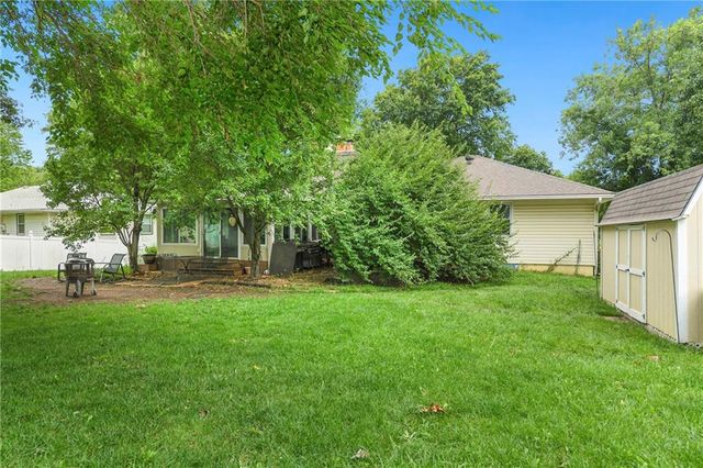 16505 Greenwald Drive, Belton, MO 64012