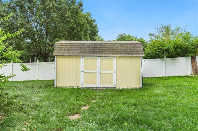 16505 Greenwald Drive, Belton, MO 64012