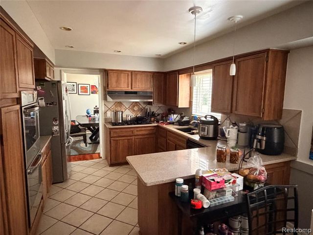 27805 Arlington Drive, Southfield, MI 48076