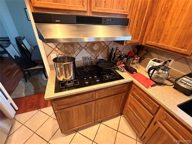 27805 Arlington Drive, Southfield, MI 48076