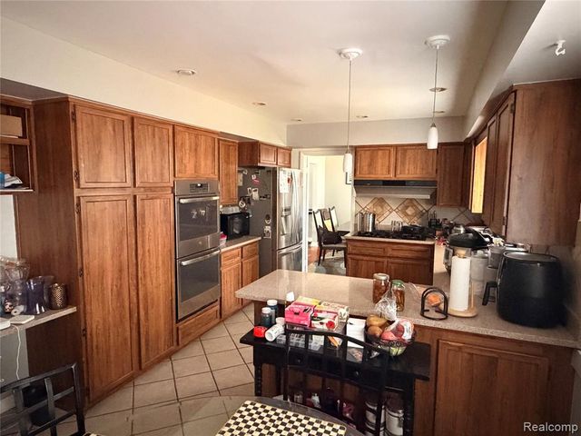 27805 Arlington Drive, Southfield, MI 48076