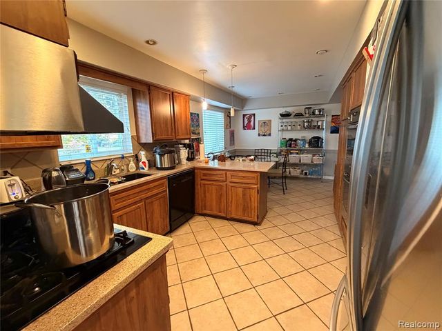 27805 Arlington Drive, Southfield, MI 48076