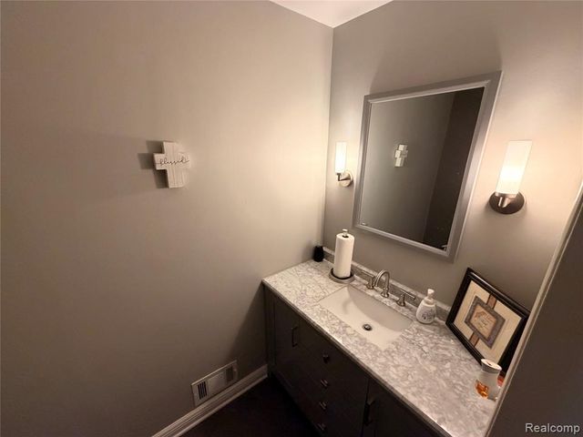 27805 Arlington Drive, Southfield, MI 48076