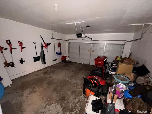 27805 Arlington Drive, Southfield, MI 48076