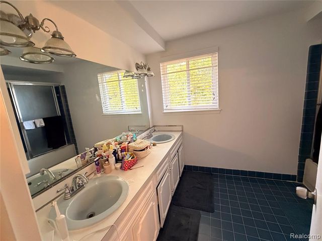 27805 Arlington Drive, Southfield, MI 48076