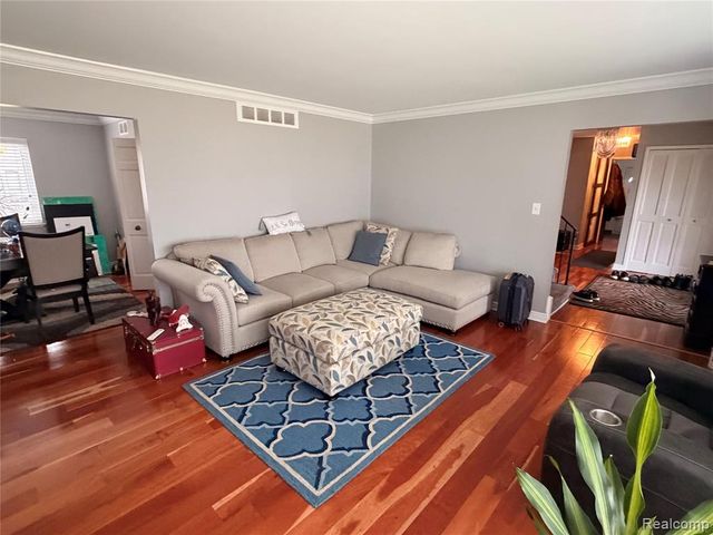 27805 Arlington Drive, Southfield, MI 48076