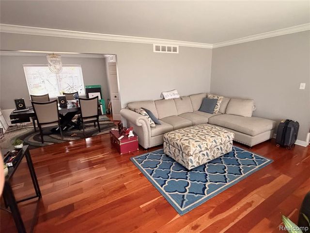 27805 Arlington Drive, Southfield, MI 48076