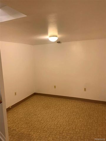 27805 Arlington Drive, Southfield, MI 48076