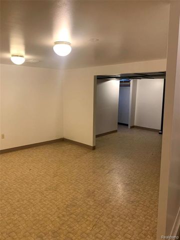 27805 Arlington Drive, Southfield, MI 48076