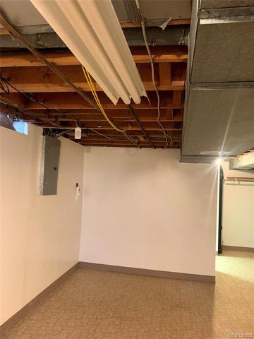 27805 Arlington Drive, Southfield, MI 48076