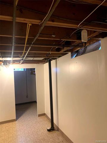 27805 Arlington Drive, Southfield, MI 48076