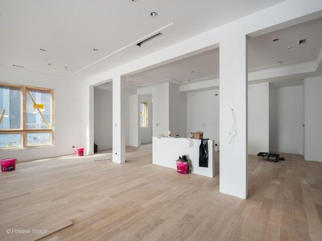 3923 N Janssen Avenue 2E, Chicago, IL 60613