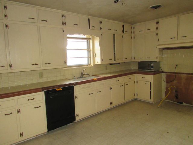 2131 Hermanson Drive, Waco, TX 76710