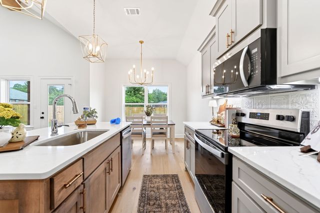 213 Central Park Court, Athens, TX 75751